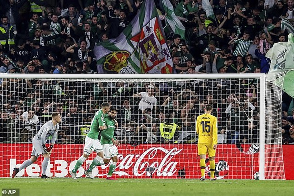 Betis 2-3 Barcelona: Chiến thắng nghẹt thở - 13 Betis 2-3 Barcelona: Chiến thắng nghẹt thở - 13