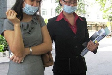 Một nữ nhân viên văn phòng nhiễm cúm A/H1N1