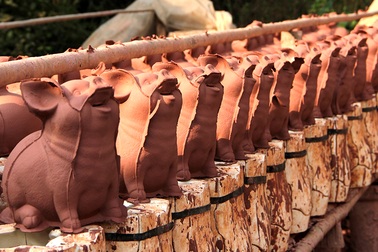 Những chú heo vàng đón Tết Kỷ Hợi được "chào đời" như thế nào?