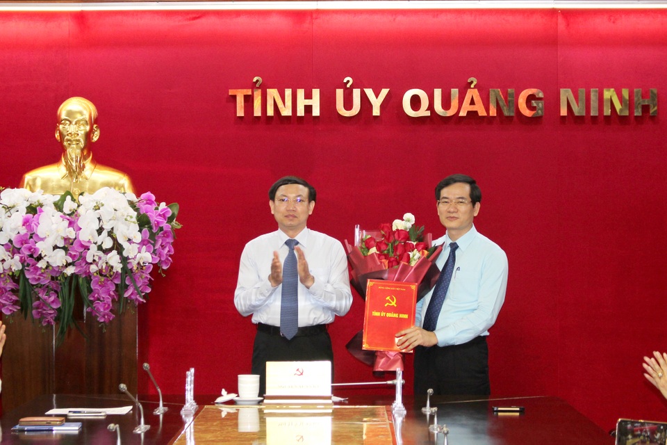 Trưởng Ban Tổ chức Tỉnh ủy Quảng Ninh kiêm nhiệm Giám đốc Sở Nội vụ - 1 Trưởng Ban Tổ chức Tỉnh ủy Quảng Ninh kiêm nhiệm Giám đốc Sở Nội vụ - 1