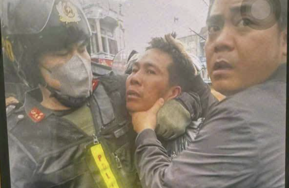 3 cuộc thương lượng trước thời điểm giải cứu bé gái 9 tuổi khỏi kẻ ngáo đá - 4 3 cuộc thương lượng trước thời điểm giải cứu bé gái 9 tuổi khỏi kẻ ngáo đá - 4