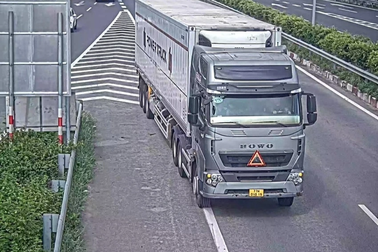 Tìm ra xe container chạy lùi trên cao tốc Phan Thiết - Dầu Giây