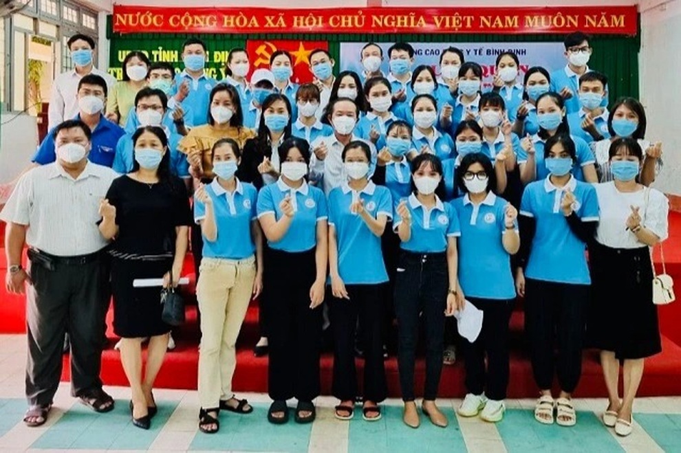 Sinh viên trường Y thuyết phục bố mẹ cho vào điểm nóng Covid-19 - 1 Sinh viên trường Y thuyết phục bố mẹ cho vào điểm nóng Covid-19 - 1