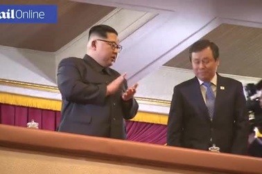 Nhà lãnh đạo Triều Tiên xúc động khi xem nghệ sĩ Hàn Quốc biểu diễn