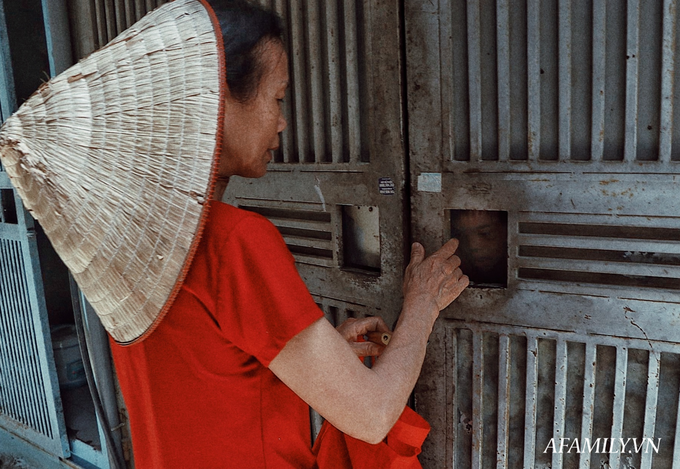 Ánh mắt ngây thơ của 3 đứa trẻ bị bỏ rơi qua khe cửa: &quot;Cháu muốn đi học&quot; - Ảnh 1.