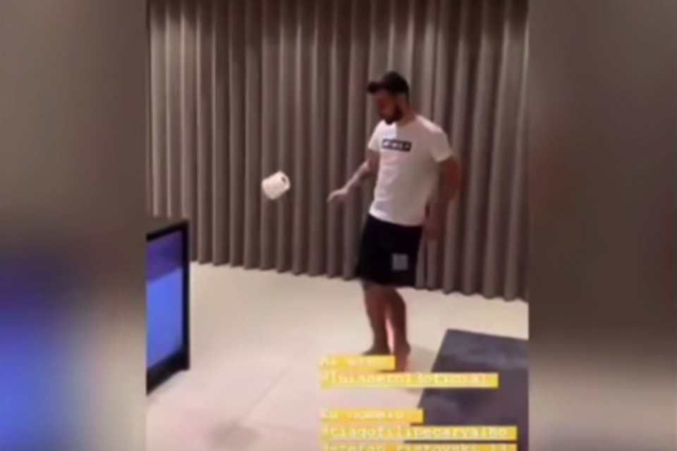 Nghỉ thi đấu tránh dịch, ngôi sao Man Utd dành trọn thời gian cho bà xã - 4 Nghỉ thi đấu tránh dịch, ngôi sao Man Utd dành trọn thời gian cho bà xã - 4