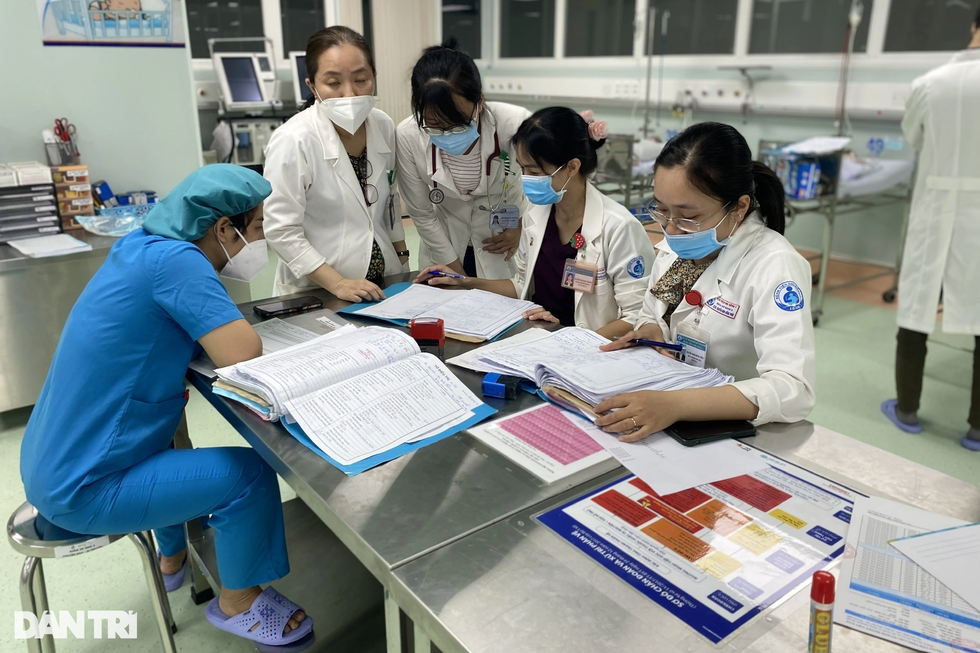 Mẹ góp từng đồng tìm nguồn sữa xuyên biên giới níu mạng con - 8 Mẹ góp từng đồng tìm nguồn sữa xuyên biên giới níu mạng con - 8