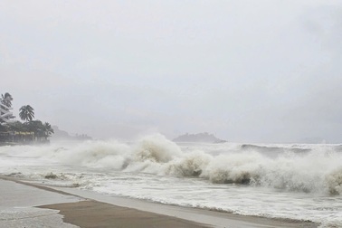Bão Kalmaegi suy yếu và di chuyển sang Lào
