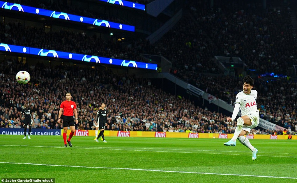 Son Heung Min tỏa sáng, Tottenham nở nụ cười trong cơn mưa bàn thắng - 8 Son Heung Min tỏa sáng, Tottenham nở nụ cười trong cơn mưa bàn thắng - 8