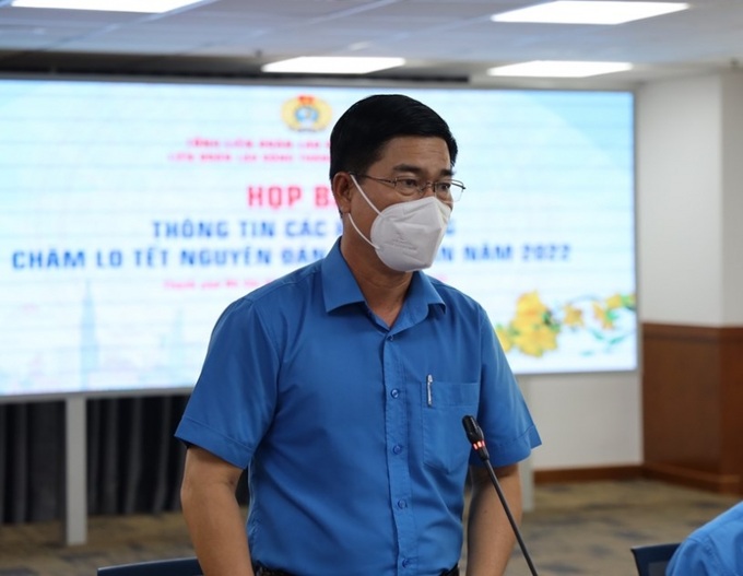 Phó Chủ tịch LĐLĐ TP Phạm Chí Tâm thông tin về kế hoạch tổ chức các hoạt động chăm lo đoàn viên công đoàn, nguời lao động nhân dịp Tết Nguyên đán Nhâm Dần năm 2022. Ảnh: TTBCTPHCM