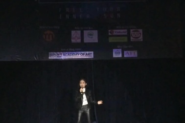 Nữ sinh lớp 6 khoe giọng hát khoẻ và phong cách trình diễn như rocker