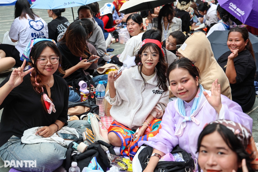 Tôi! Người Việt Nam: Khán giả xếp hàng, sẵn sàng bùng nổ cùng 25 anh tài - 8 Tôi! Người Việt Nam: Khán giả xếp hàng, sẵn sàng bùng nổ cùng 25 anh tài - 8