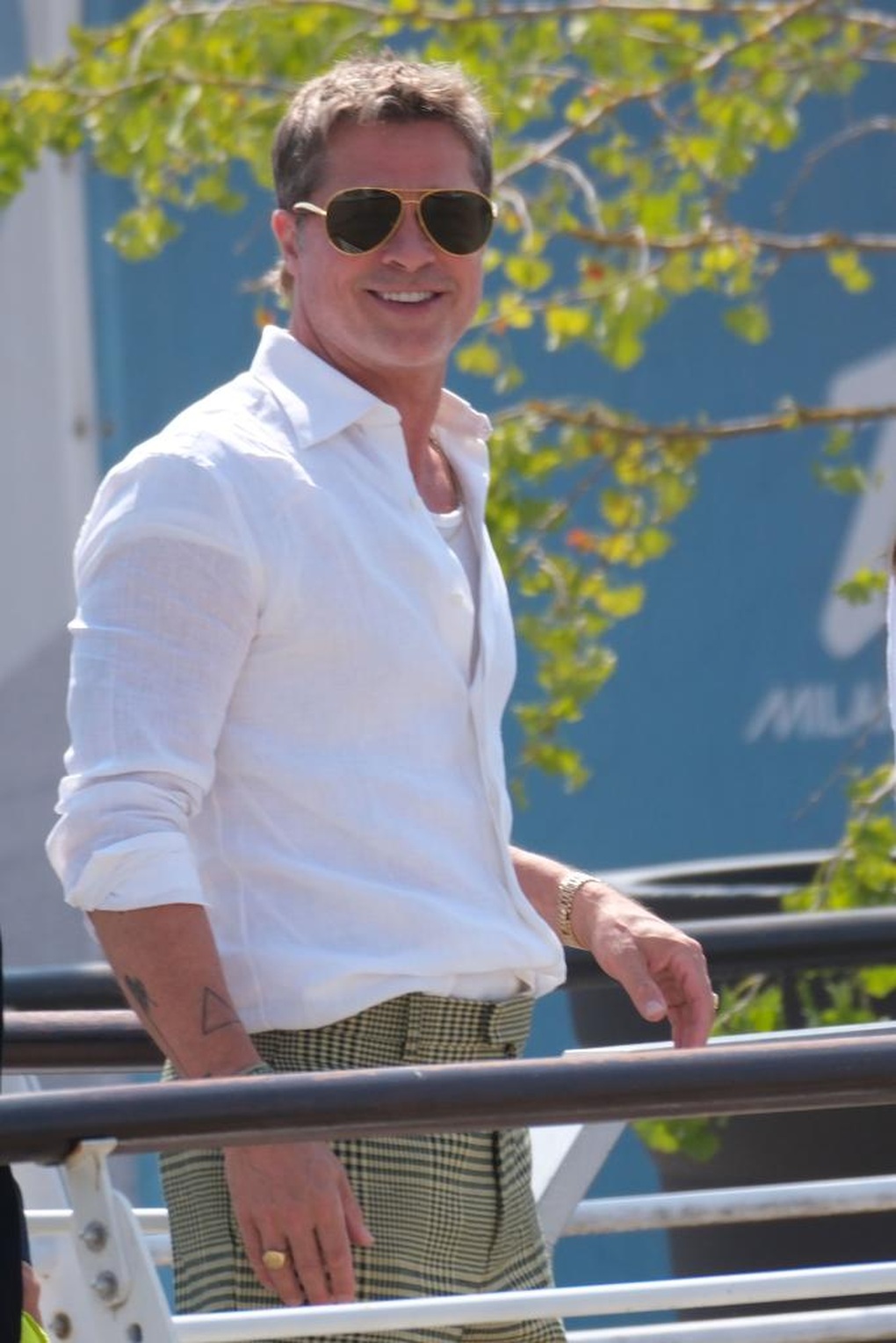 Brad Pitt đẹp đôi bên bạn gái kém 27 tuổi ở Venice - 3 Brad Pitt đẹp đôi bên bạn gái kém 27 tuổi ở Venice - 3