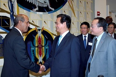 Thủ tướng và lời cầu chúc cho hòa bình, phát triển