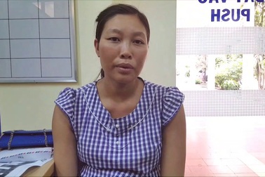 Chị Phạm Thị Hoa tâm sự và cảm ơn báo Dân Trí, Bệnh viện Trung ương Huế đã tận tình giúp đỡ chồng