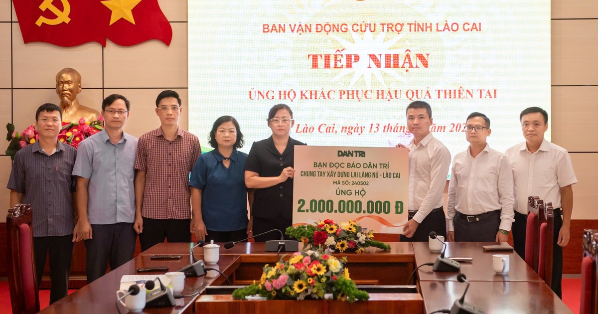 Video: Trao 2 tỷ đồng bạn đọc Dân trí chung tay xây dựng lại Làng Nủ | Báo Dân trí
