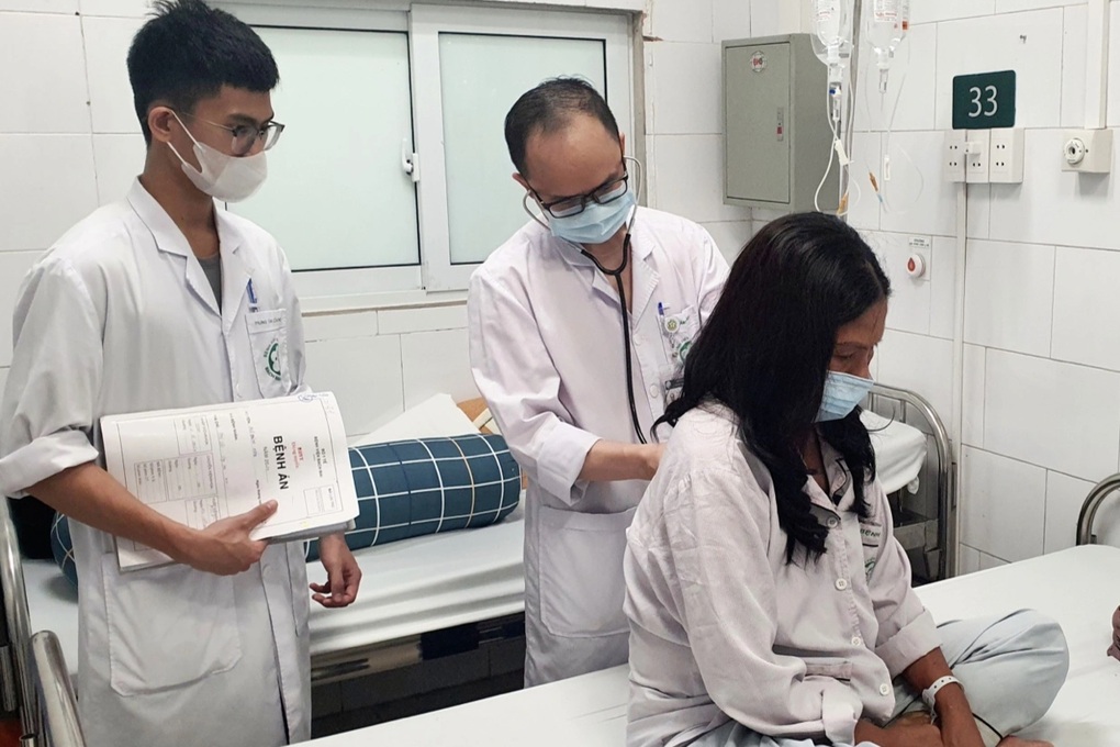 Hà Nội: 6 người làm việc trong bếp ăn nhà hàng, 3 người ngộ độc - 1 Hà Nội: 6 người làm việc trong bếp ăn nhà hàng, 3 người ngộ độc - 1