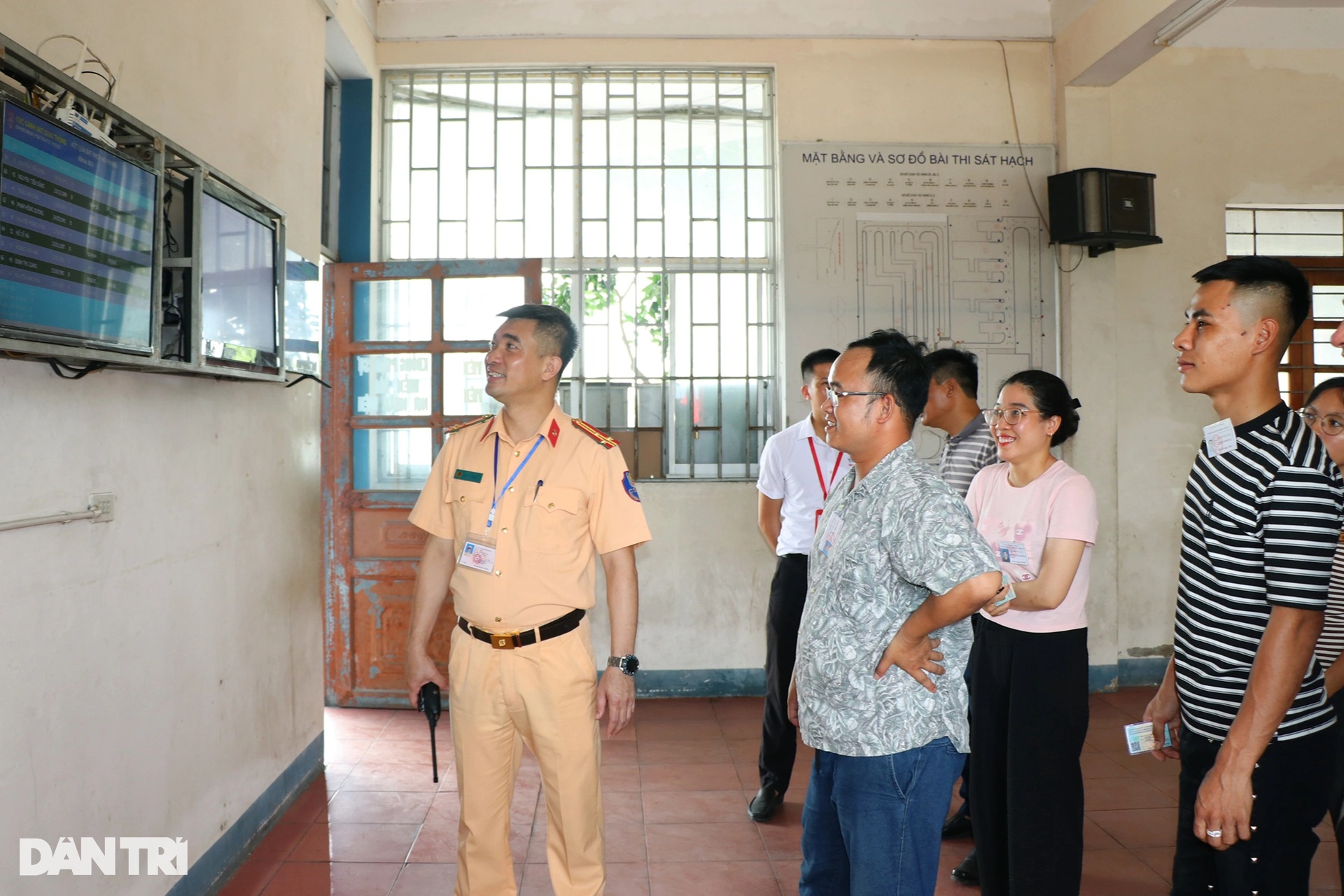 Trải nghiệm buổi sát hạch lái xe đầu tiên do Công an Nghệ An tổ chức - 11