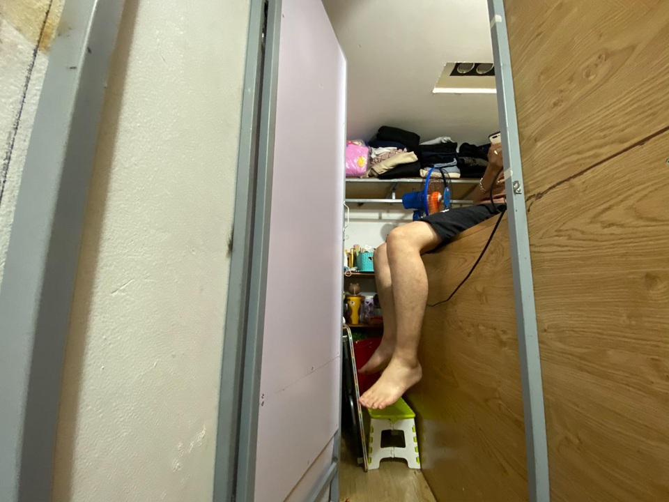 Sống thế nào trong phòng trọ “siêu nhỏ” 3m2 chỉ đủ duỗi chân ở Hà Nội? - 3 Sống thế nào trong phòng trọ “siêu nhỏ” 3m2 chỉ đủ duỗi chân ở Hà Nội? - 3
