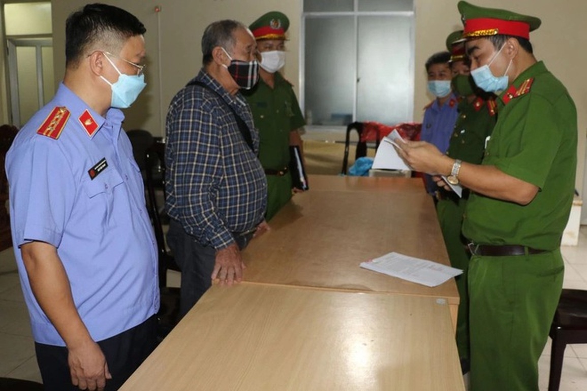Ồn ào đại gia địa ốc 2021: Kẻ mang danh ăn cắp, người tự tử giữa tòa - 5 Ồn ào đại gia địa ốc 2021: Kẻ mang danh ăn cắp, người tự tử giữa tòa - 5