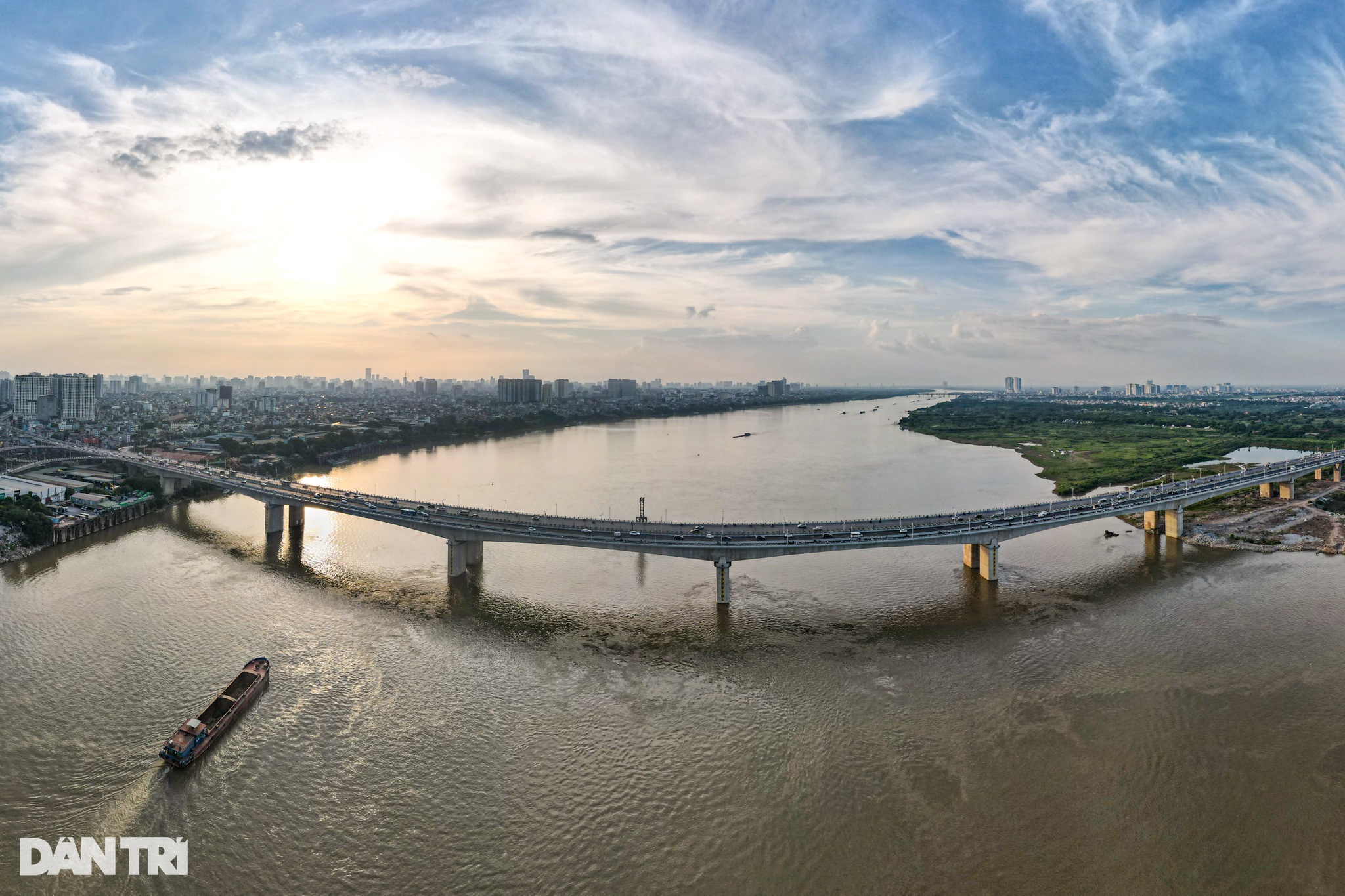 Một tuần sau thông xe giai đoạn 2, cầu Vĩnh Tuy không còn cảnh ùn tắc - 1 Một tuần sau thông xe giai đoạn 2, cầu Vĩnh Tuy không còn cảnh ùn tắc - 1
