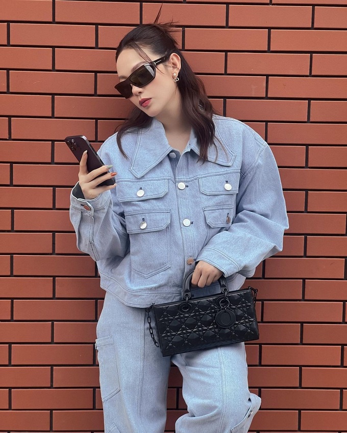 Minh Hằng vẫn diện váy áo cắt xẻ gợi cảm trong suốt thai kỳ - 9 Minh Hằng vẫn diện váy áo cắt xẻ gợi cảm trong suốt thai kỳ - 9