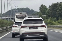 Truy tìm tài xế Santa Fe lật biển số gắn chữ “Happy Wedding”