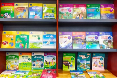 Công bố giá SGK mới lớp 3,7,10: Cao nhất 301.000 đồng/bộ