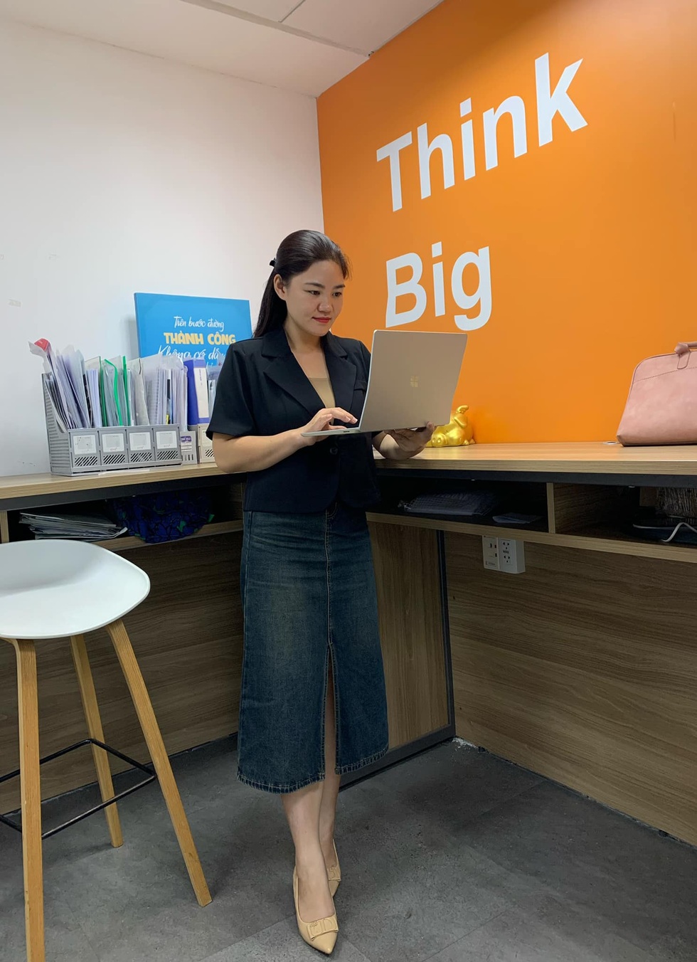 Nữ trưởng phòng Hà Nội lương trăm triệu đồng bỏ phố về biển sau biến cố - 1 Nữ trưởng phòng Hà Nội lương trăm triệu đồng bỏ phố về biển sau biến cố - 1