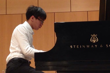 Tài năng piano Nguyễn Việt Trung biểu diễn tại Nhà hát Lớn Hà Nội