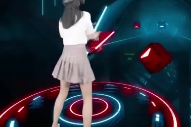 Cô gái với tốc độ chơi game thực tế ảo đáng kinh ngạc