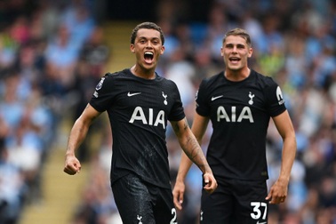 Sai lầm nối sai lầm, Man City gục ngã trước Tottenham