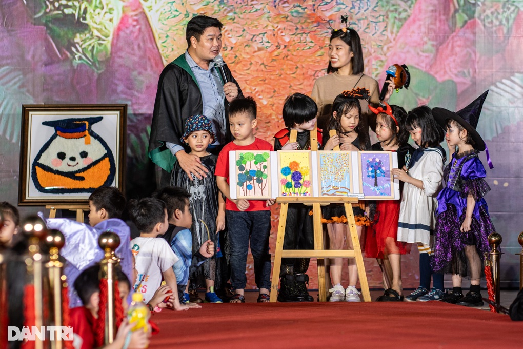 Học sinh biến hóa trong đêm hội Halloween giải cứu nhân vật bị mắc kẹt - 4 Học sinh biến hóa trong đêm hội Halloween giải cứu nhân vật bị mắc kẹt - 4