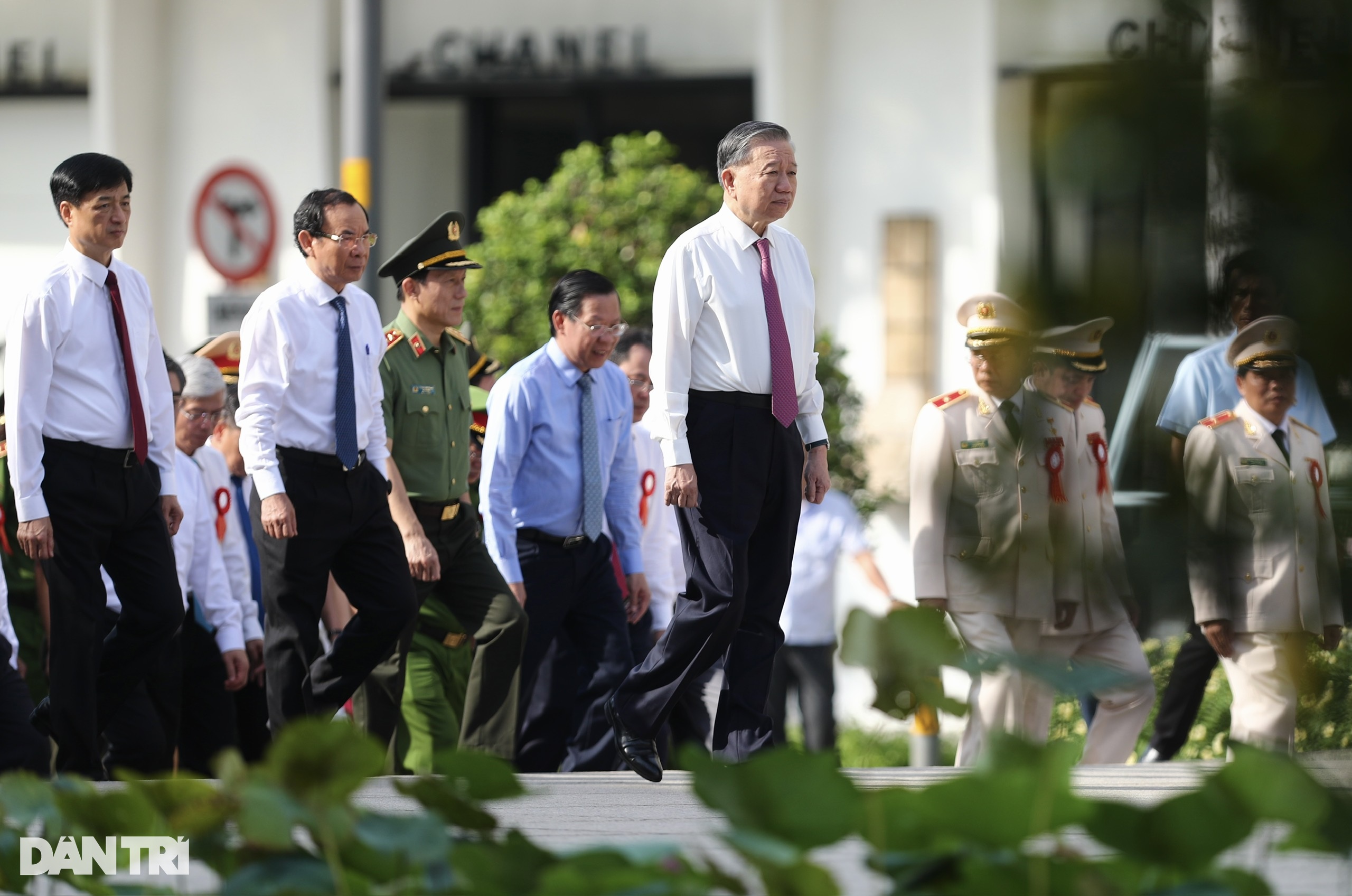 View - Công an TPHCM nhận danh hiệu Anh hùng lực lượng vũ trang Nhân dân | Báo Dân trí