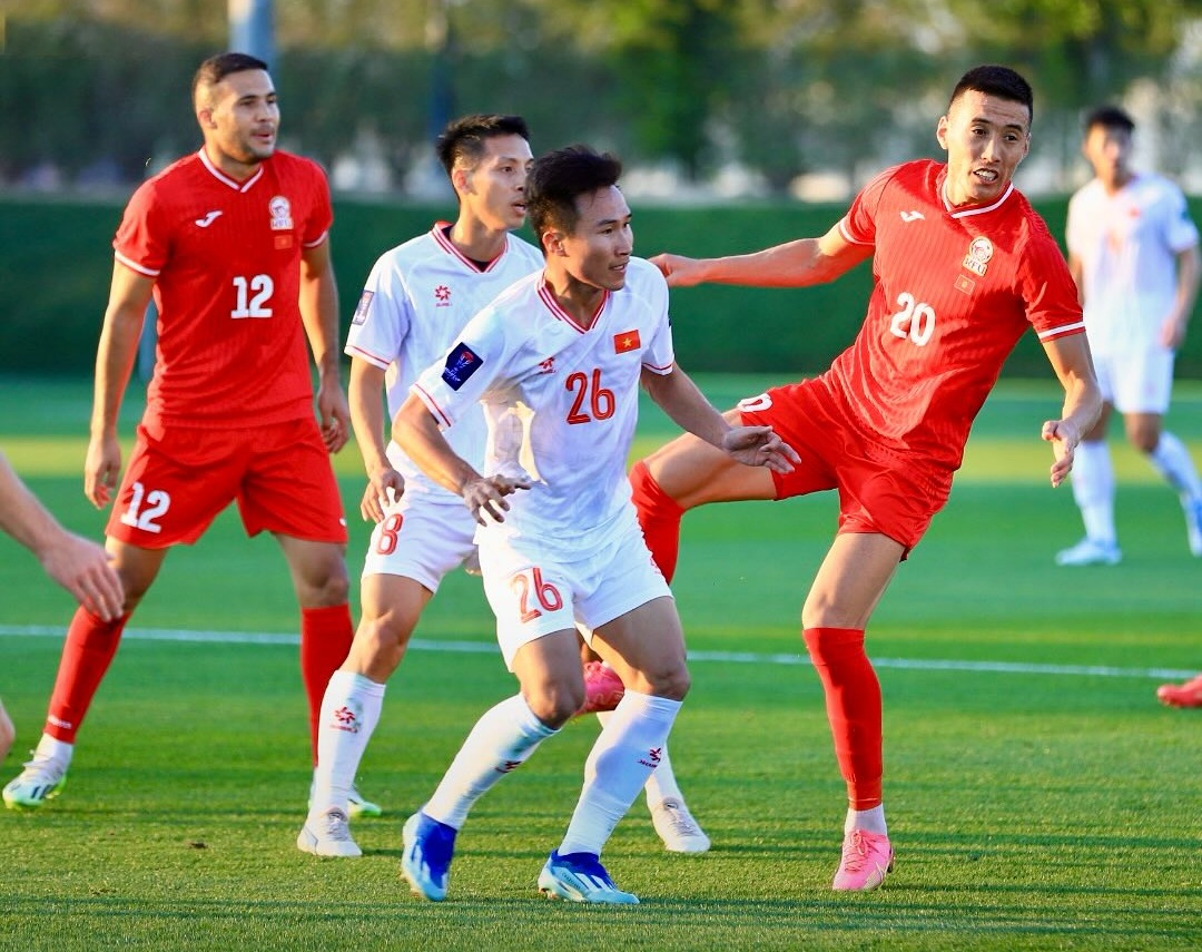 El equipo de Vietnam perdió por poco ante Kirguistán - 2 Đội tuyển Việt Nam thua nhẹ trước Kyrgyzstan - 2