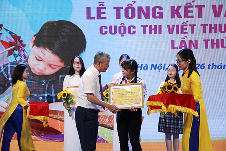 Bức thư gửi mệ Sương bán xôi giúp nữ sinh giành giải Nhất cuộc thi UPU - 5 Bức thư gửi mệ Sương bán xôi giúp nữ sinh giành giải Nhất cuộc thi UPU - 5