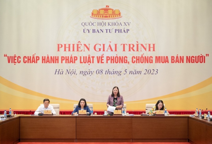 Chủ nhiệm Ủy ban Tư pháp Lê Thị Nga chủ trì phiên giải trình