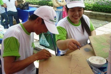 Học sinh TPHCM thi tái chế chất thải