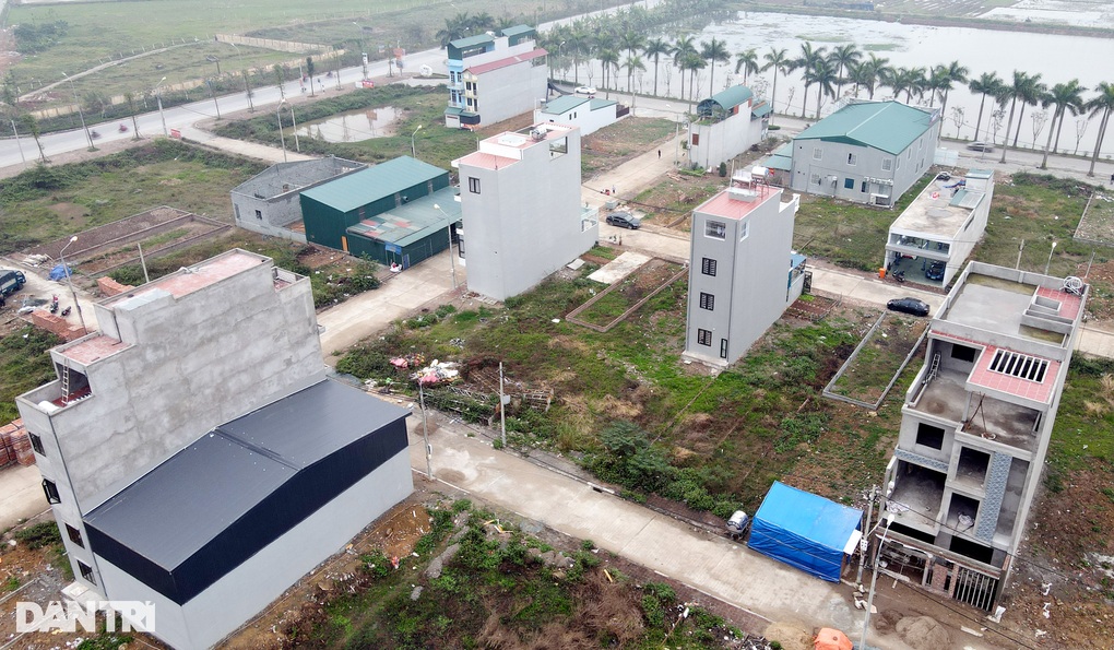 Vỡ mộng lướt sóng, nhà đầu tư khốn đốn bán đất - 1 Vỡ mộng lướt sóng, nhà đầu tư khốn đốn bán đất - 1