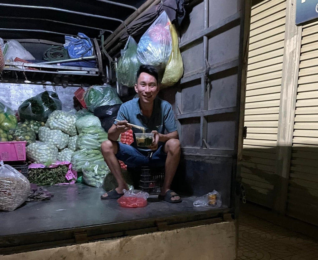 Lời kể của người hùng cứu bé gái chới với giữa dòng nước xiết - 4 Lời kể của người hùng cứu bé gái chới với giữa dòng nước xiết - 4