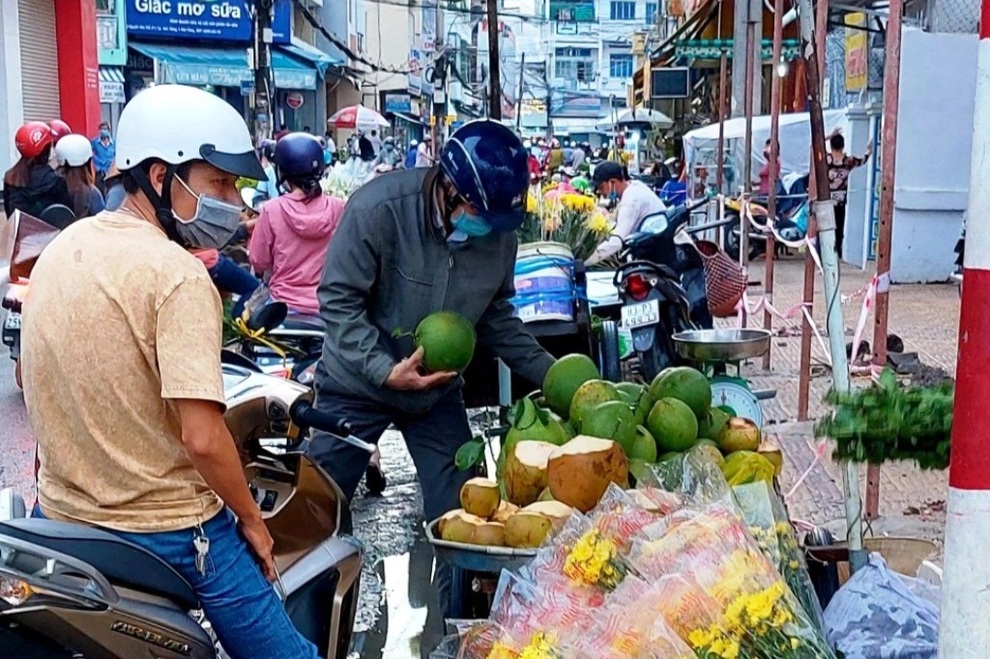 Chợ rằm Trung thu ở Sóc Trăng bất ngờ ấm lên ở phút 89 - 2 Chợ rằm Trung thu ở Sóc Trăng bất ngờ ấm lên ở phút 89 - 2