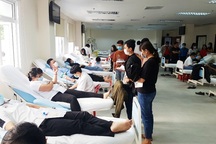 Tiếp nhận thêm nhiều đơn vị máu quý giá giữa mùa dịch corona