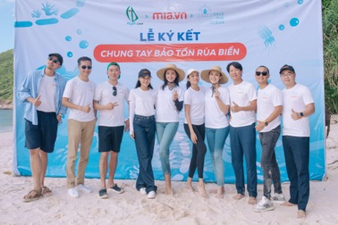 Hoa hậu Ngọc Châu, Á hậu Thảo Nhi, Thủy Tiên thả rùa về biển tại Côn Đảo