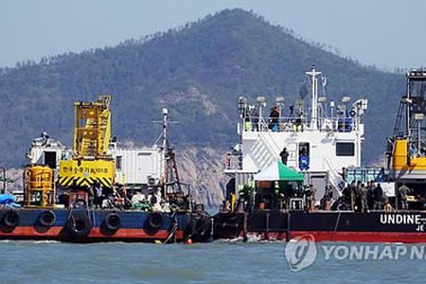 Hàn Quốc sử dụng “chuông lặn” để tìm kiếm các thi thể trong phà chìm