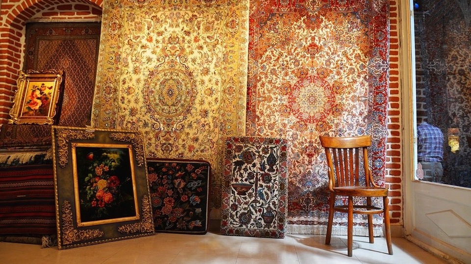 Cận cảnh loại thảm dát vàng 18 carat và ngọc trai, có giá bằng cả căn nhà - 1 Cận cảnh loại thảm dát vàng 18 carat và ngọc trai, có giá bằng cả căn nhà - 1