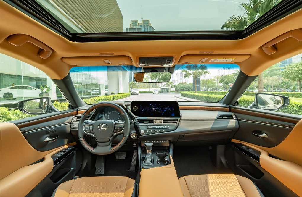 Lexus ES giảm tới 260 triệu đồng, thêm cạnh tranh BMW 5-Series và E-Class - 2 Lexus ES giảm tới 260 triệu đồng, thêm cạnh tranh BMW 5-Series và E-Class - 2