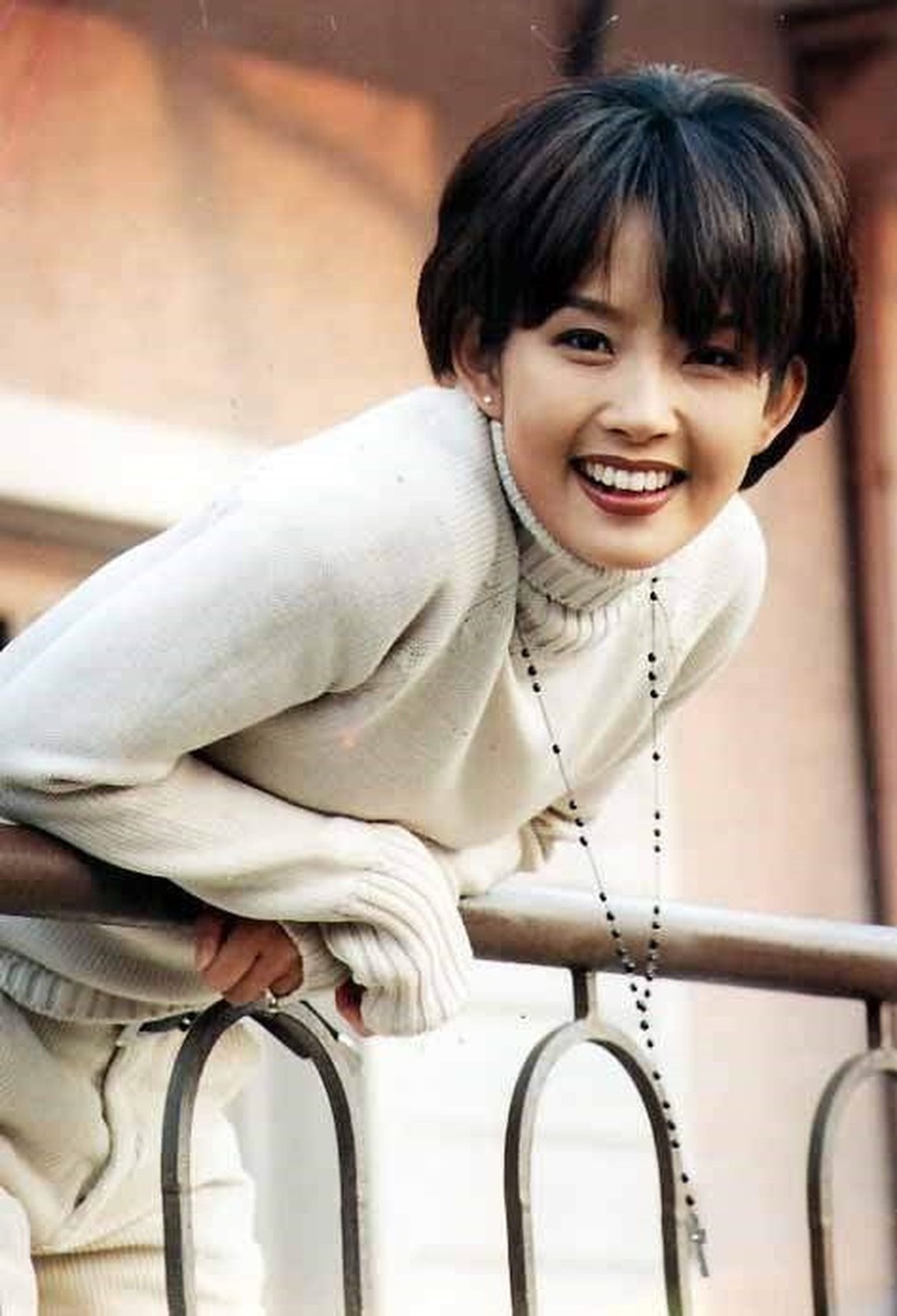 Con gái Choi Jin Sil sau cú sốc mất mẹ: Tuổi thơ sóng gió, bỏ làm diễn viên - 4 Con gái Choi Jin Sil sau cú sốc mất mẹ: Tuổi thơ sóng gió, bỏ làm diễn viên - 4