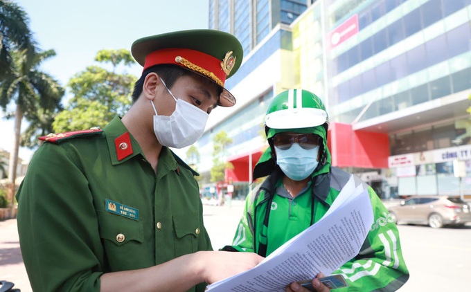 Hà Nội yêu cầu thực hiện nghiêm công tác phòng, chống dịch trên địa bàn thành phố - Ảnh 1.