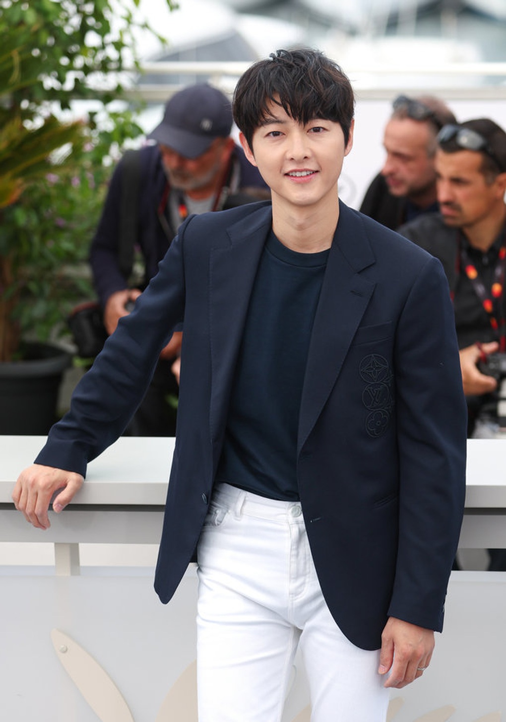 Song Joong Ki lần đầu phản hồi phát ngôn mất việc vì kết hôn và có con - 4 Song Joong Ki lần đầu phản hồi phát ngôn mất việc vì kết hôn và có con - 4
