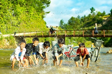 Một Công ty Việt viết thư xin lỗi Trái Đất vì sử dụng túi ni-lông